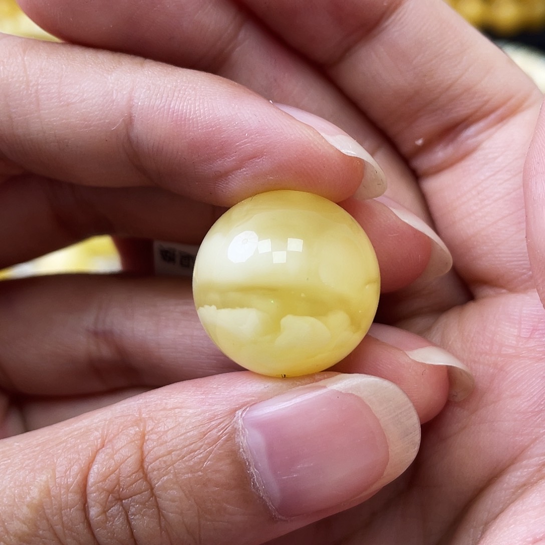 琥珀未镶嵌珠宝奇石18.6mm瑕疵