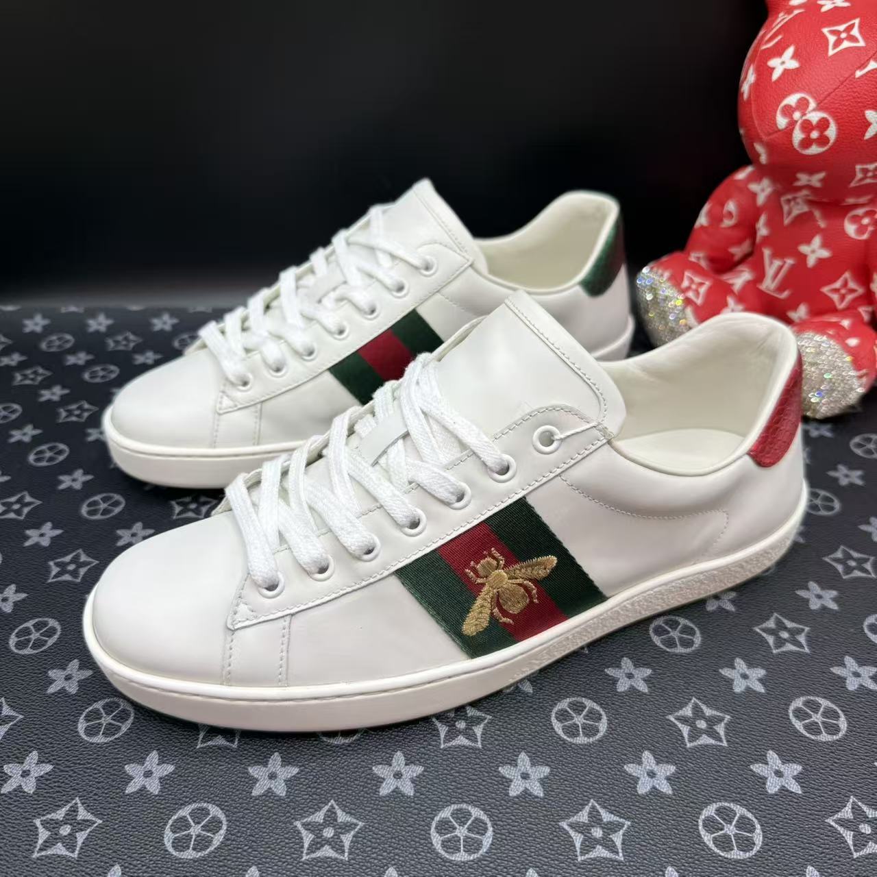 95新 GUCCI/古驰 休闲时尚舒适白色经典ACE系列小蜜蜂板鞋多码数