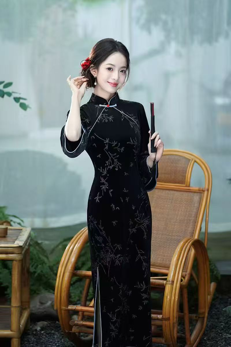 随机精美旗袍一件