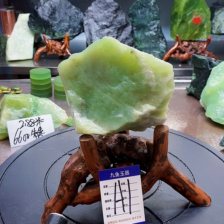 蛇纹石玉原石未镶嵌
