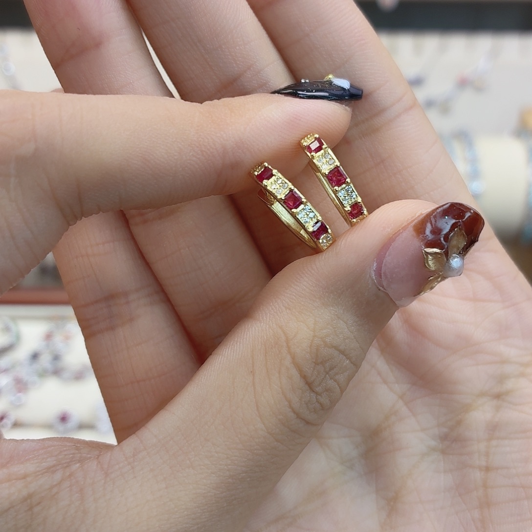 银S925镶嵌红宝石耳饰