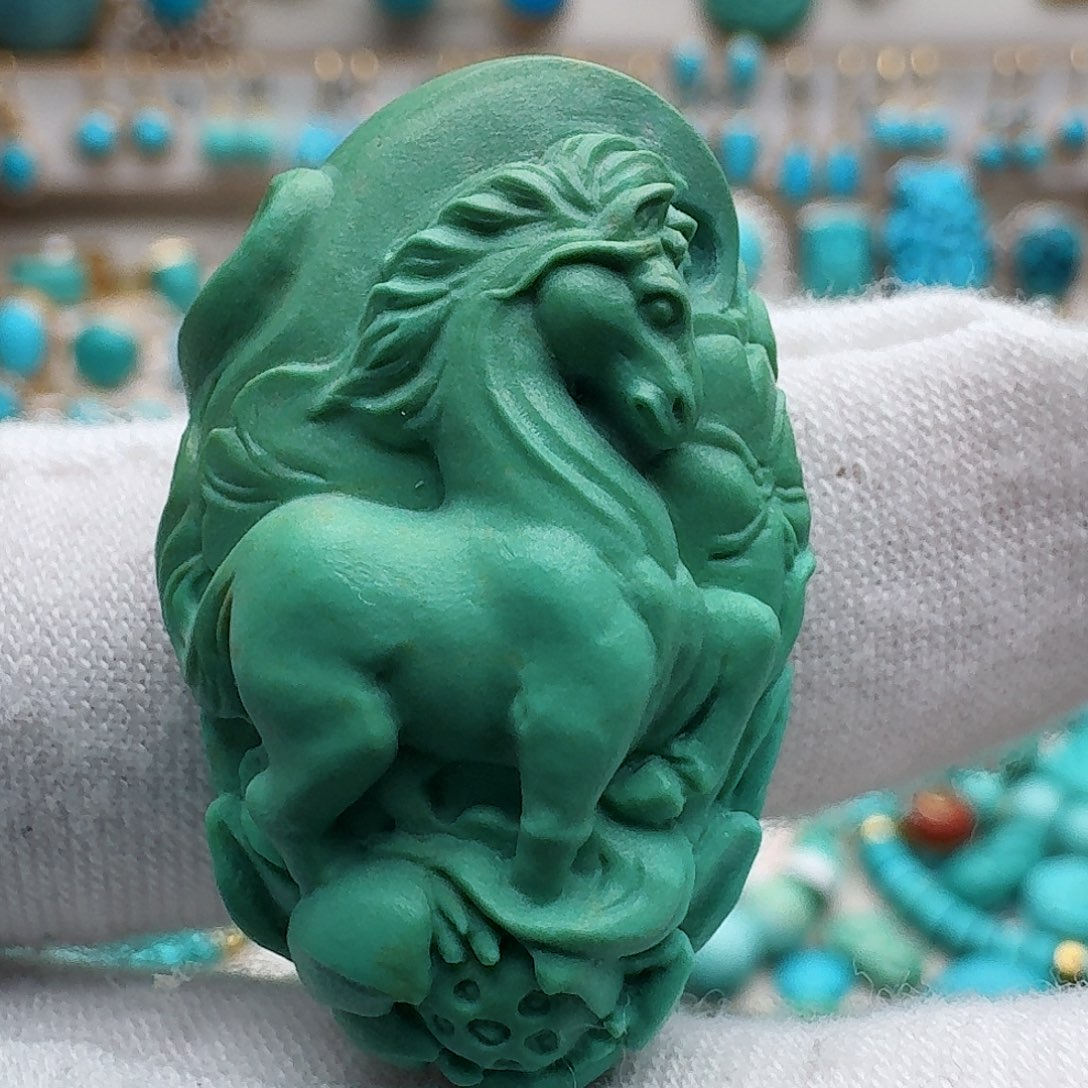 绿松石未镶嵌颈饰