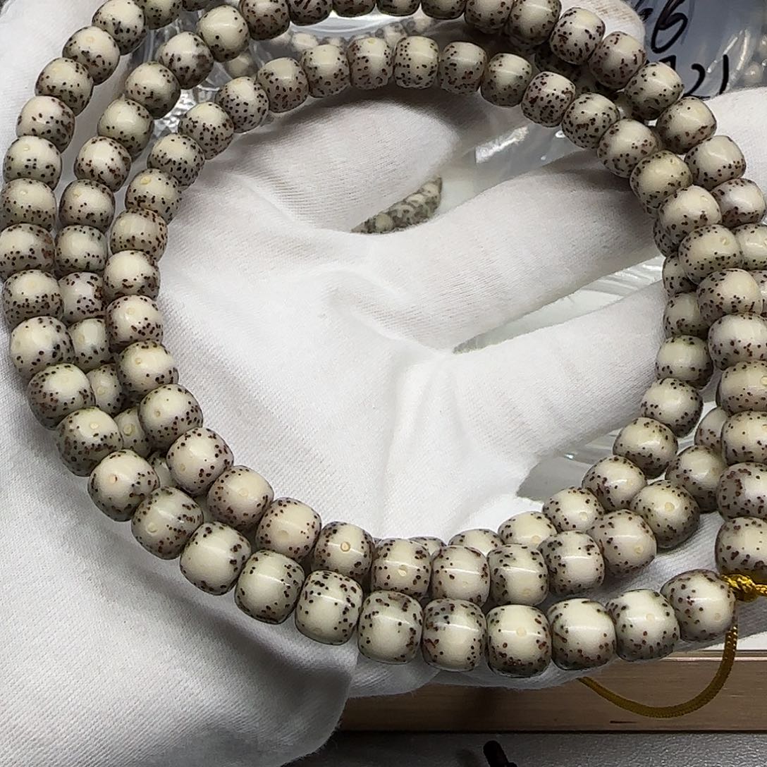 吊坠星月菩提188。   