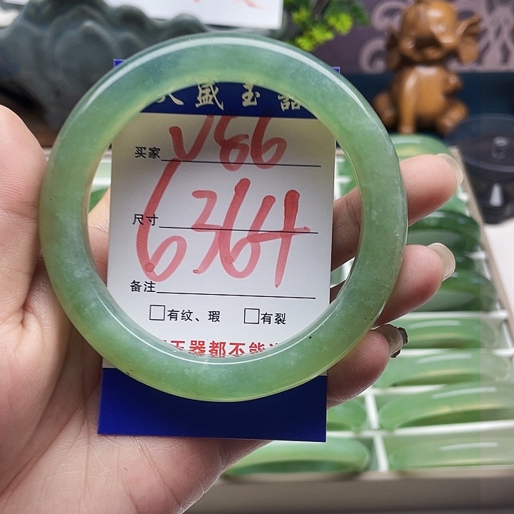 蛇纹石玉手镯未镶嵌