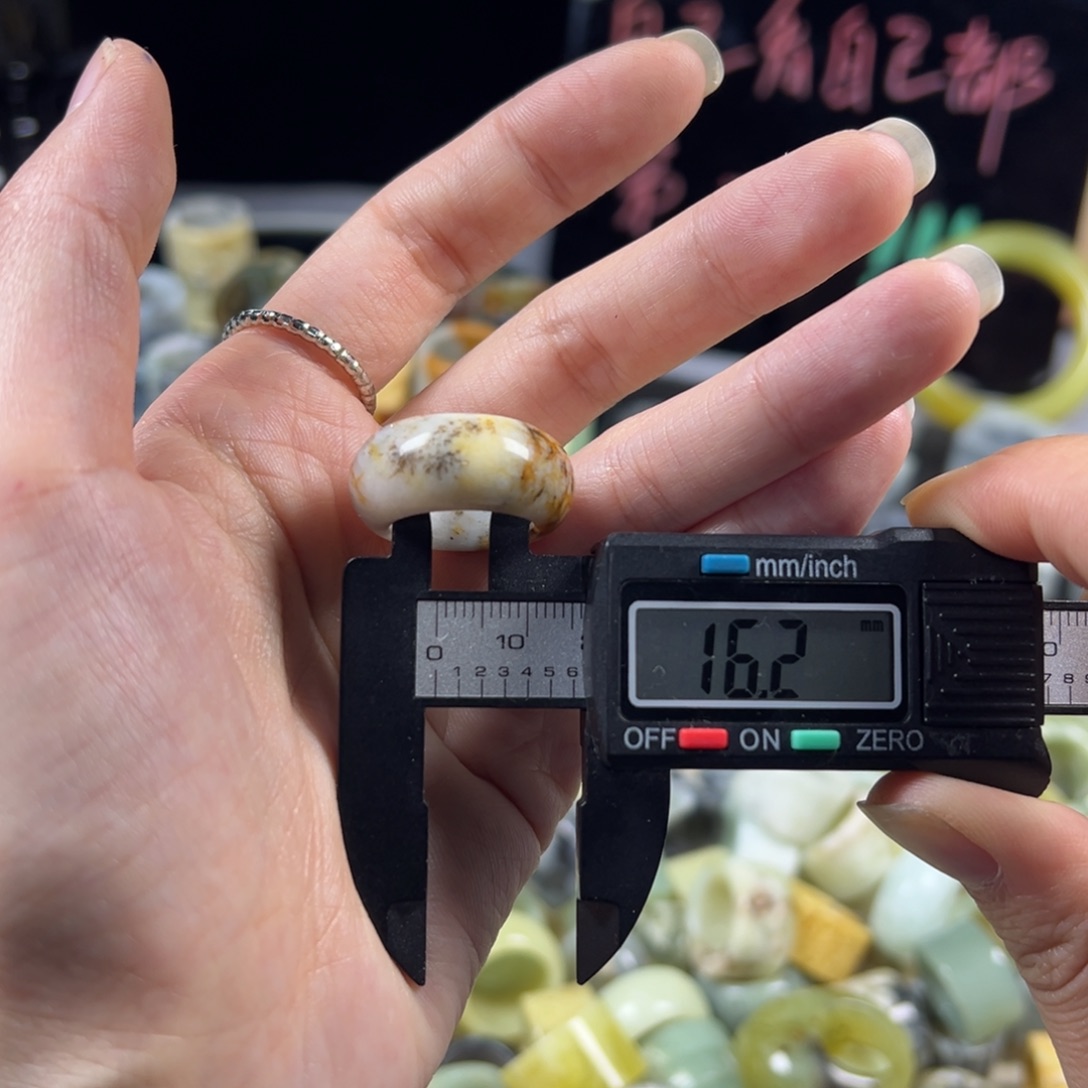 蛇纹石玉未镶嵌戒指