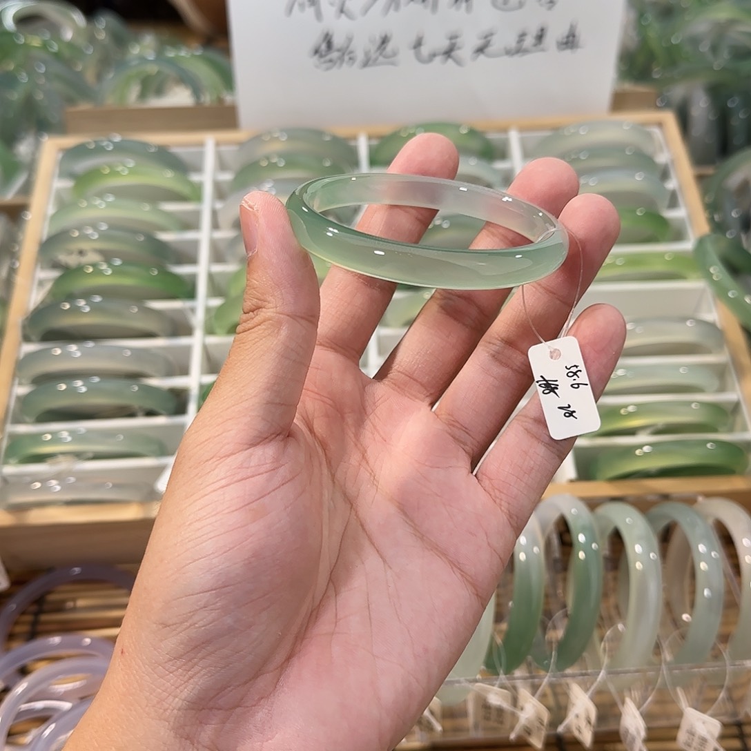 玛瑙/玉髓未镶嵌手镯圈口58.6