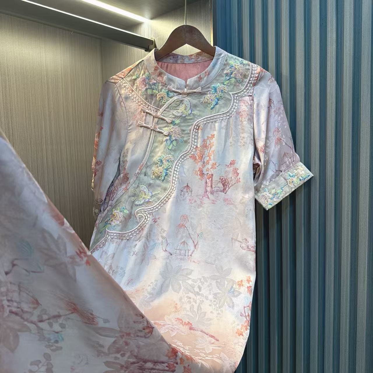 温妤-2025新中式改良中式刺绣夏季女装宽松连衣裙