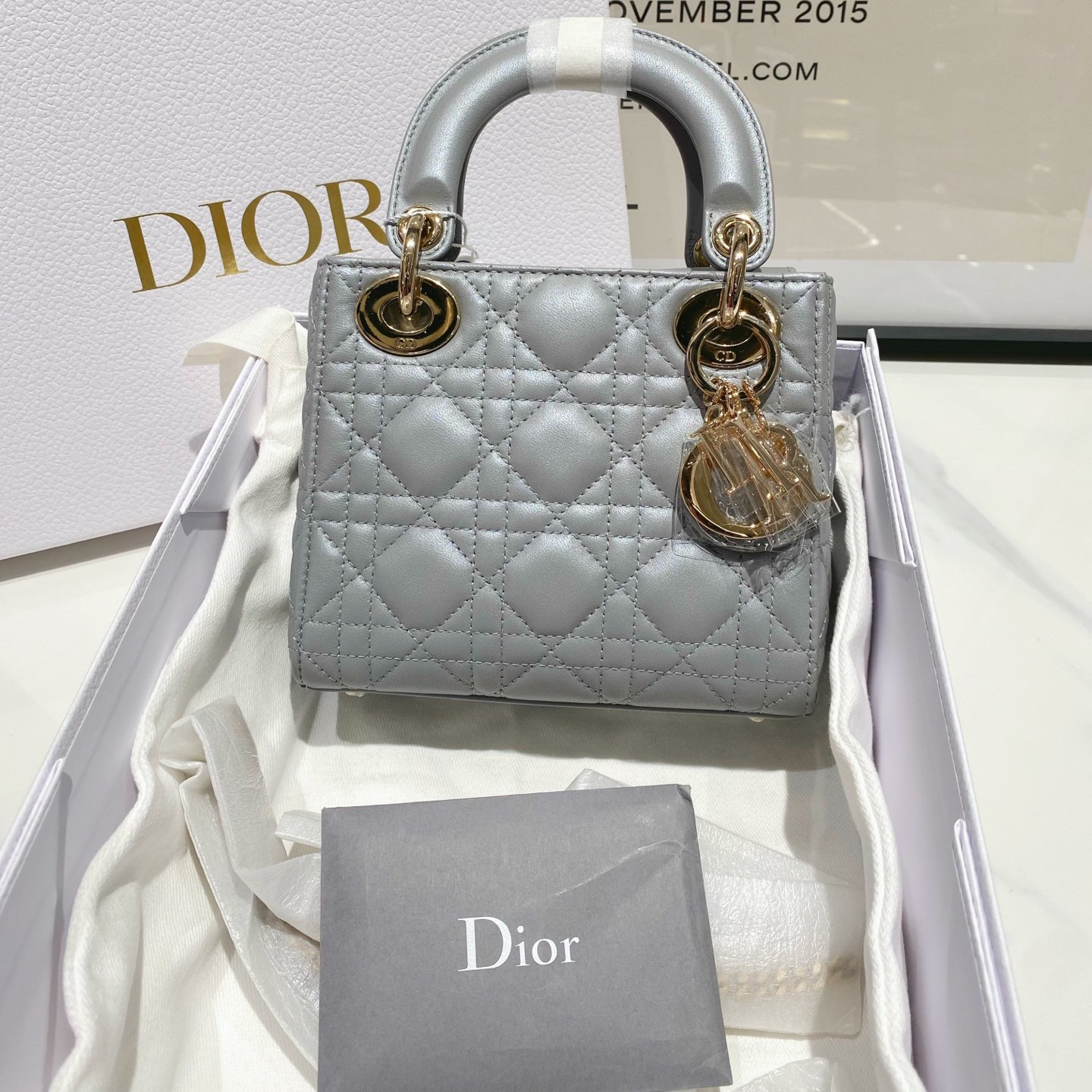 未使用 DIOR/迪奥 Lv Dior珠光灰色三格戴妃 13588