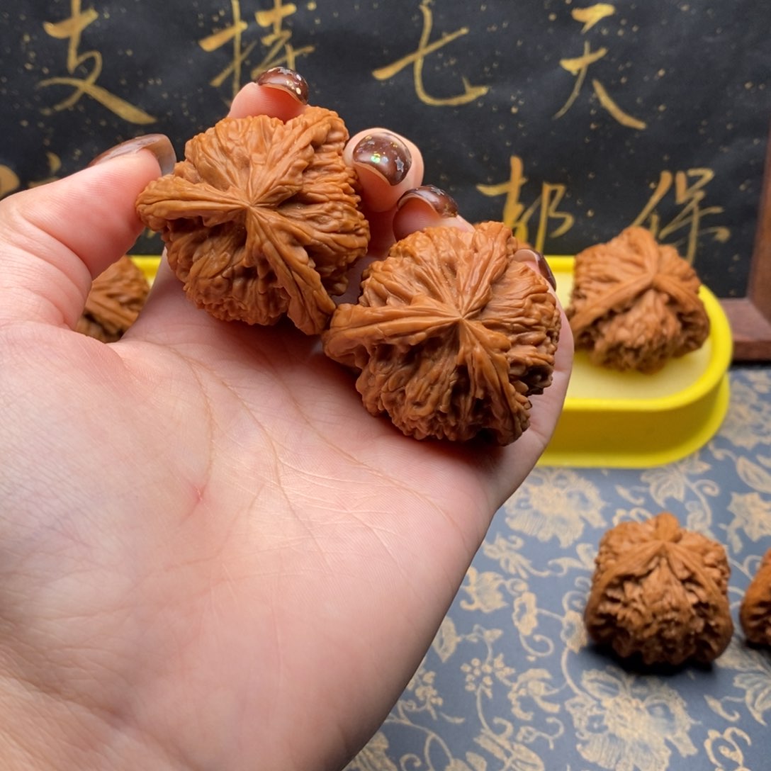 吊坠文玩核桃L****猫白狮子