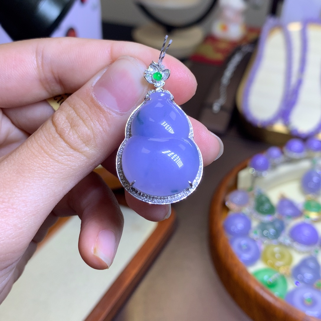 翡翠18K金镶嵌颈饰翡翠