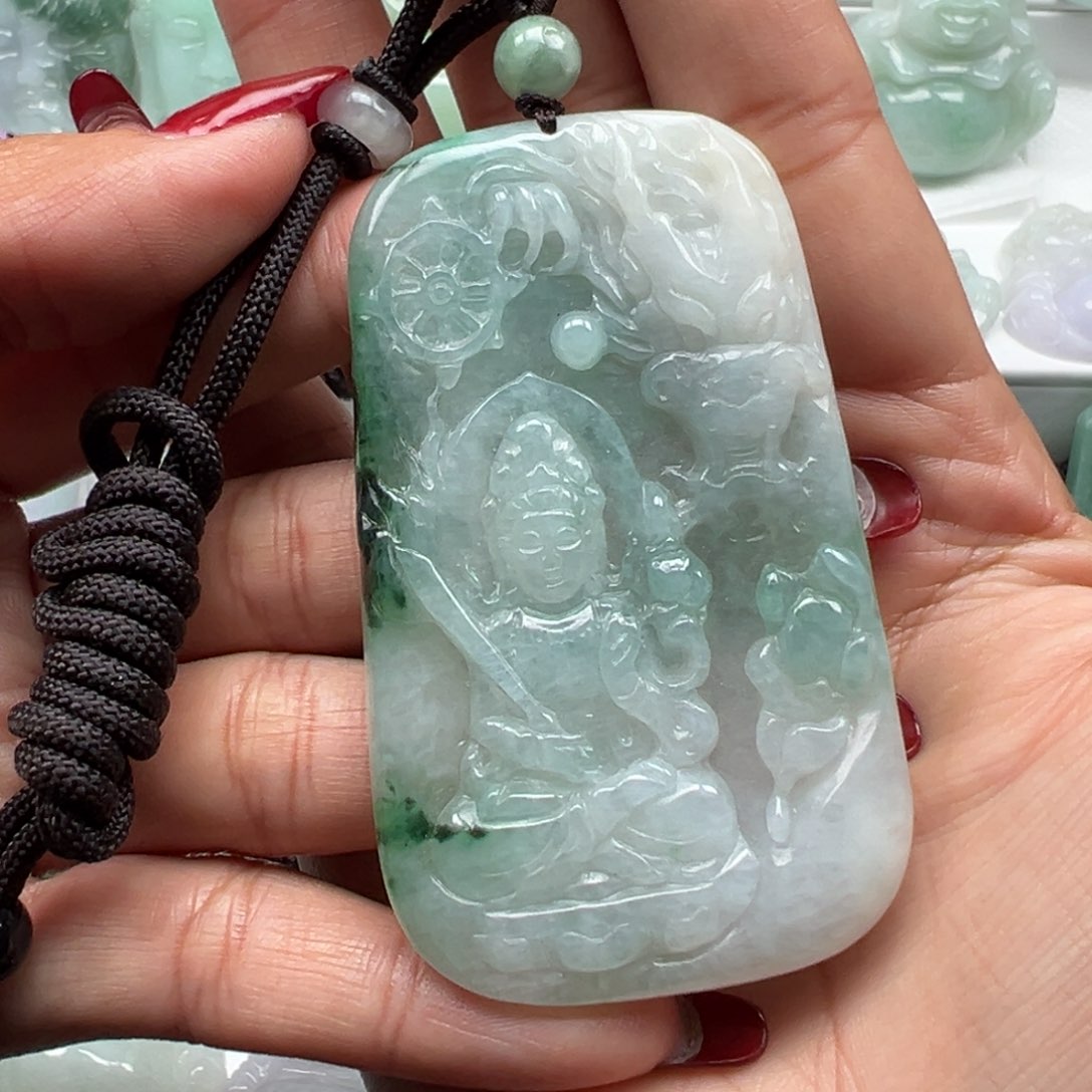 翡翠颈饰未镶嵌虚空藏