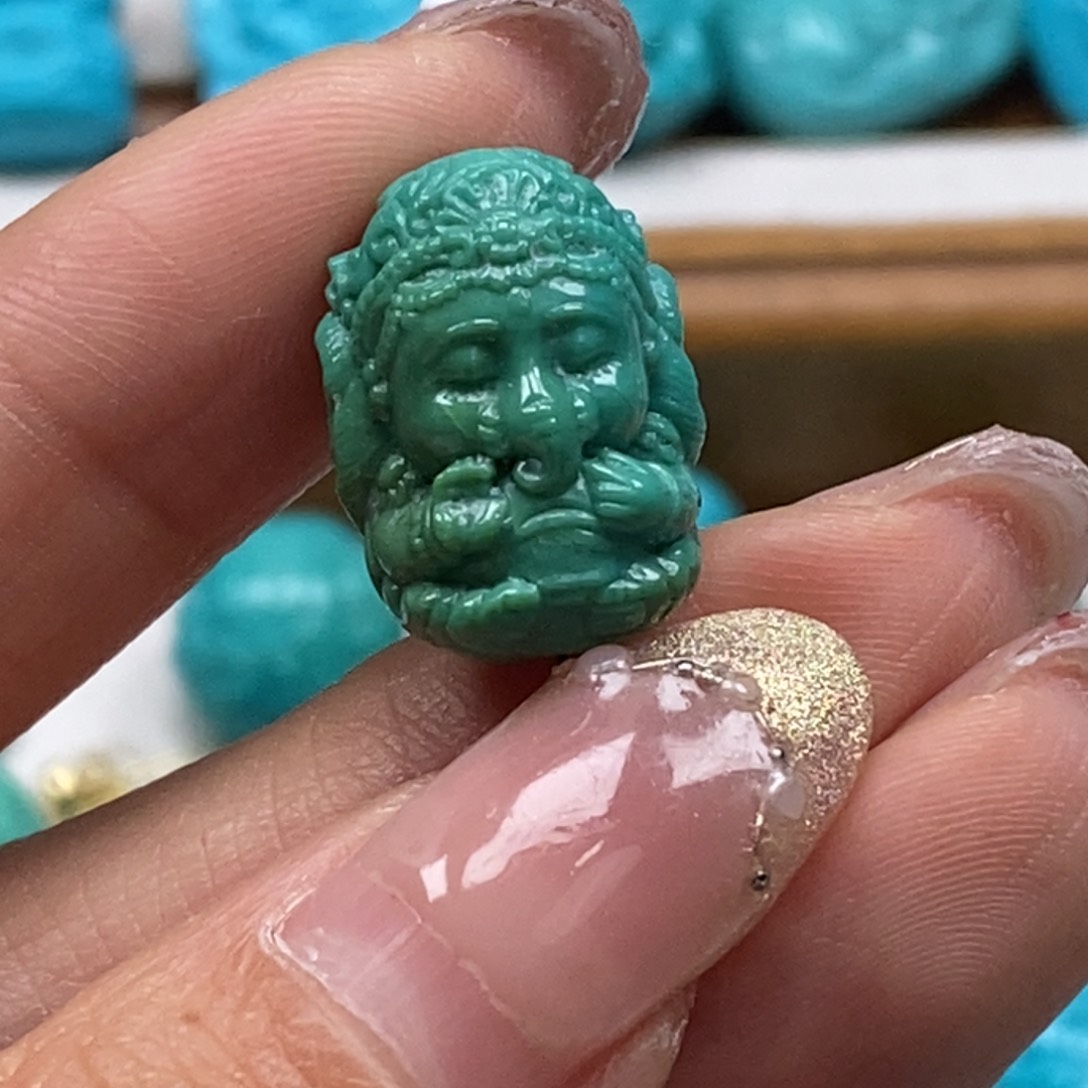 绿松石颈饰未镶嵌