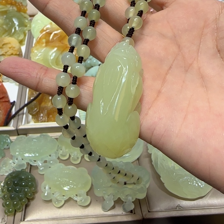 蛇纹石玉吊坠未镶嵌