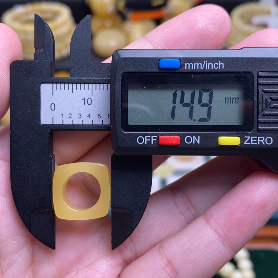 蜜蜡未镶嵌珠宝奇石