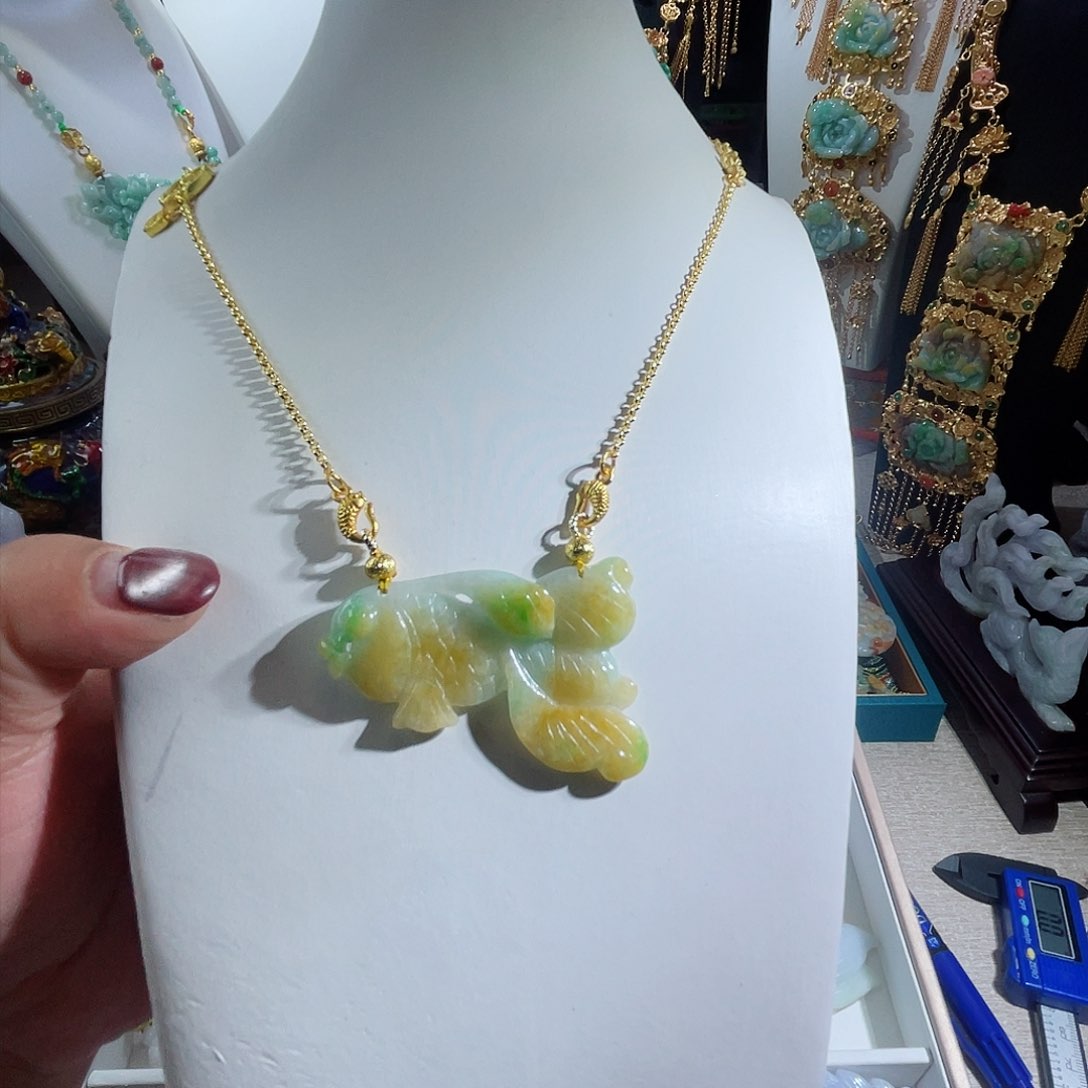 翡翠颈饰未镶嵌翡翠黄金鱼