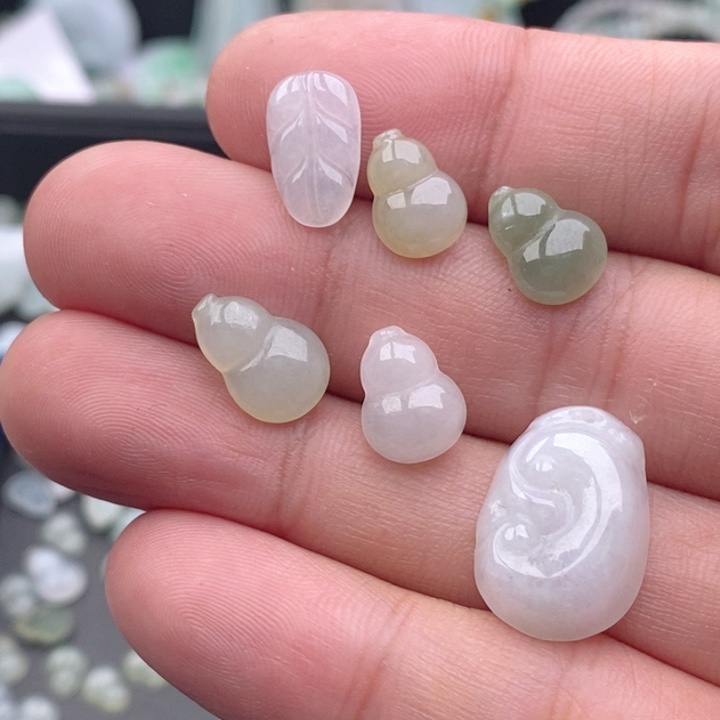 茉***i翡翠未镶嵌吊坠(不含链)