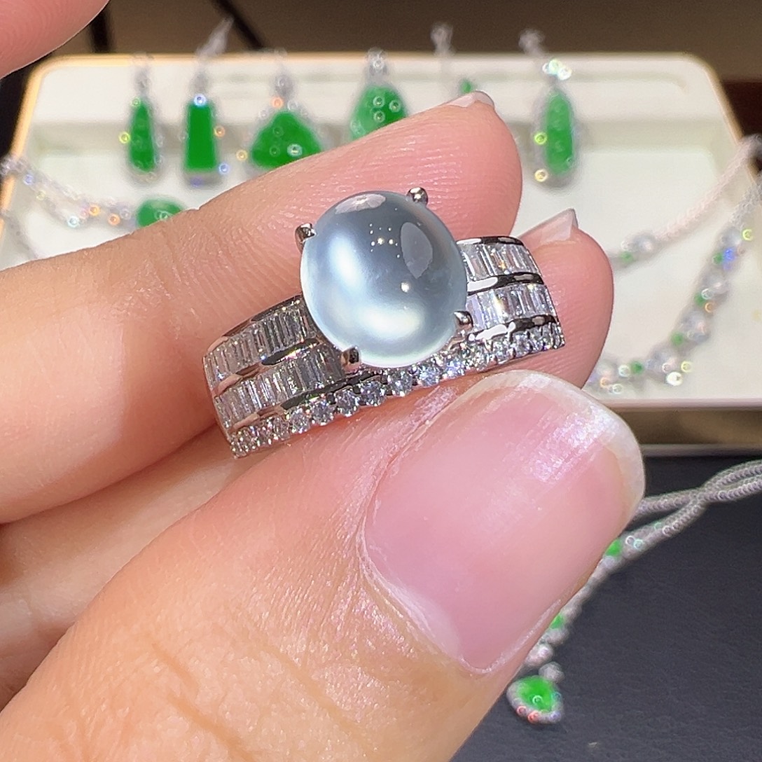 翡翠18K金镶嵌戒指