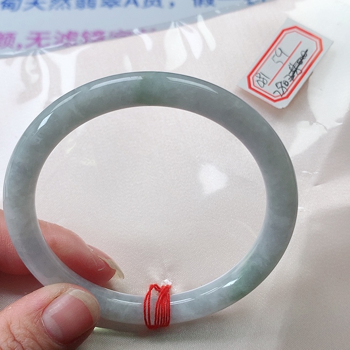 翡翠手镯未镶嵌翡翠081