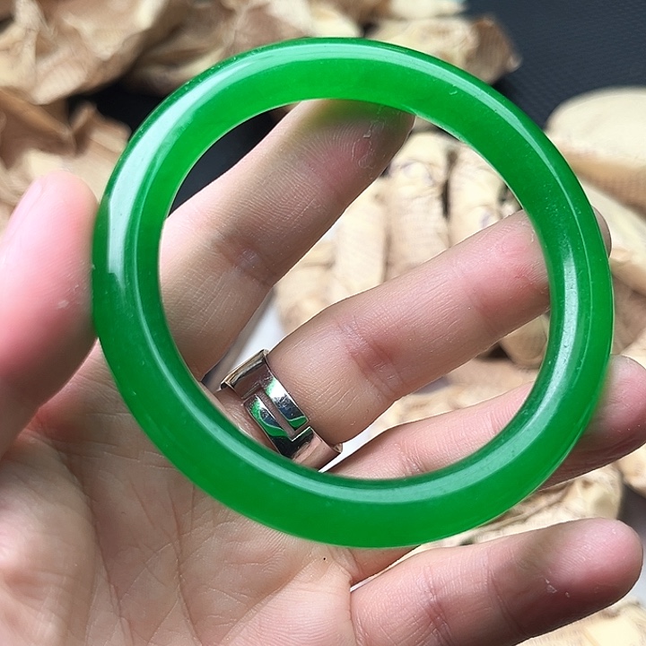 翡翠颈饰未镶嵌啊啊