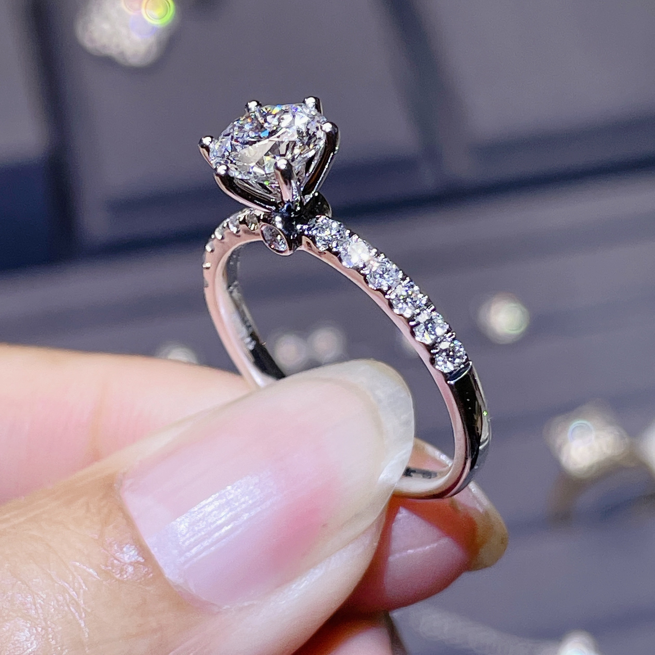 【合成/培育】18K金镶嵌1克拉白月光戒指IGI证书