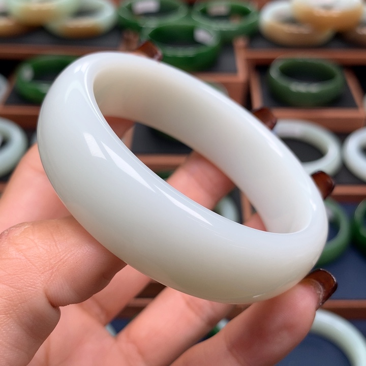 和田玉手镯未镶嵌小****记