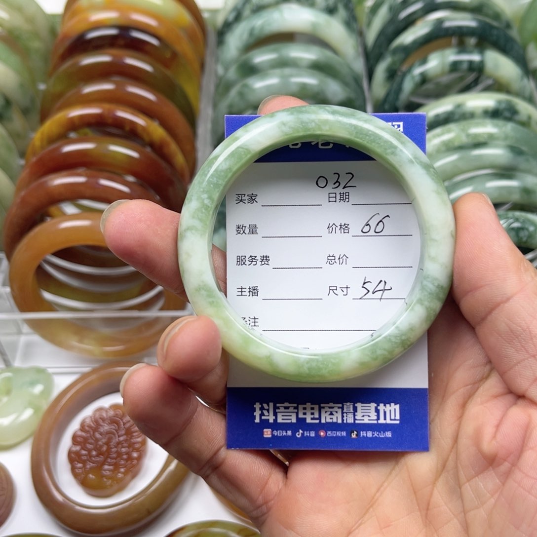 透闪石-蛇纹石玉手镯未镶嵌