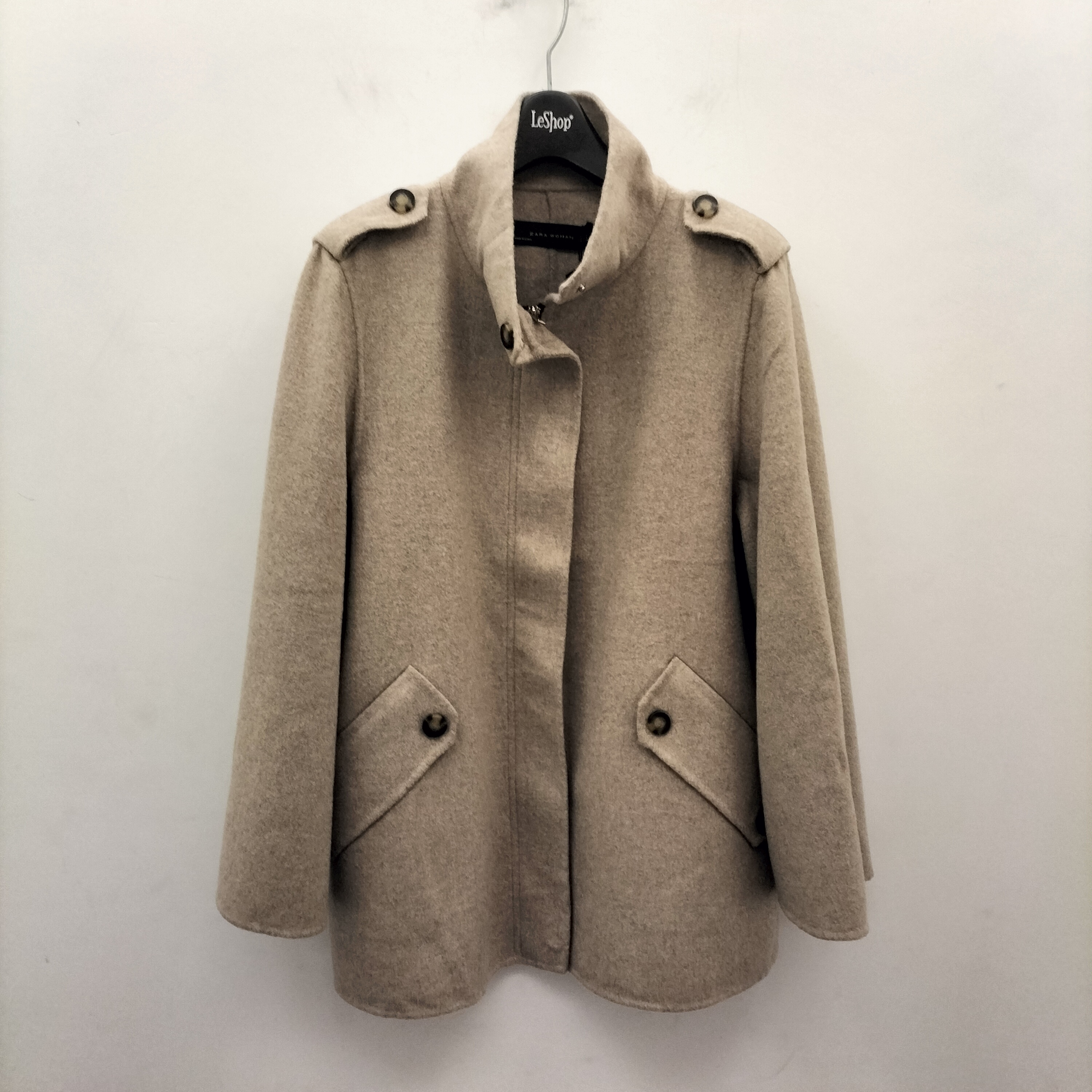 羊毛大衣短款立领，建议130斤以内能穿