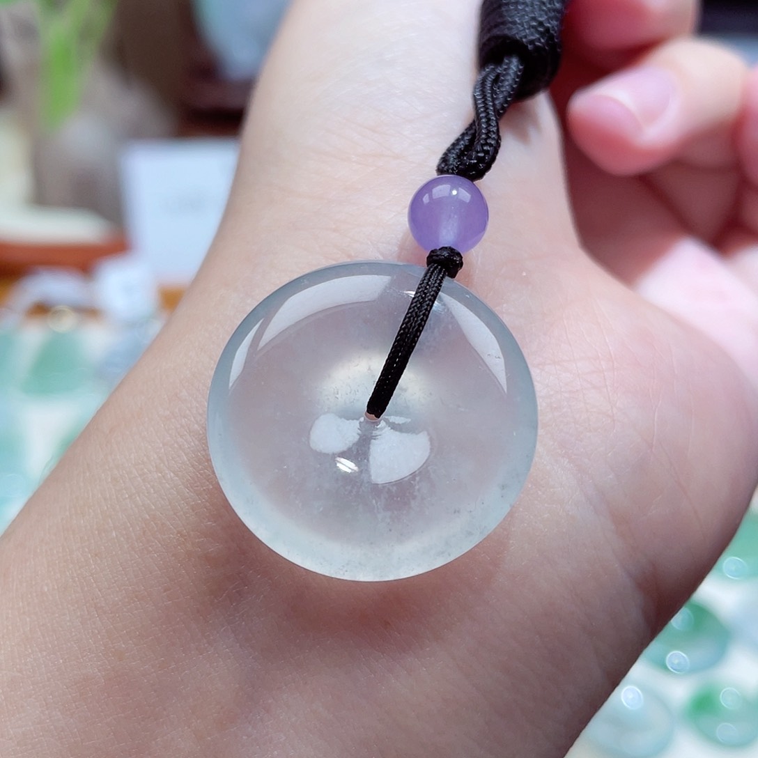 翡翠颈饰未镶嵌平安扣