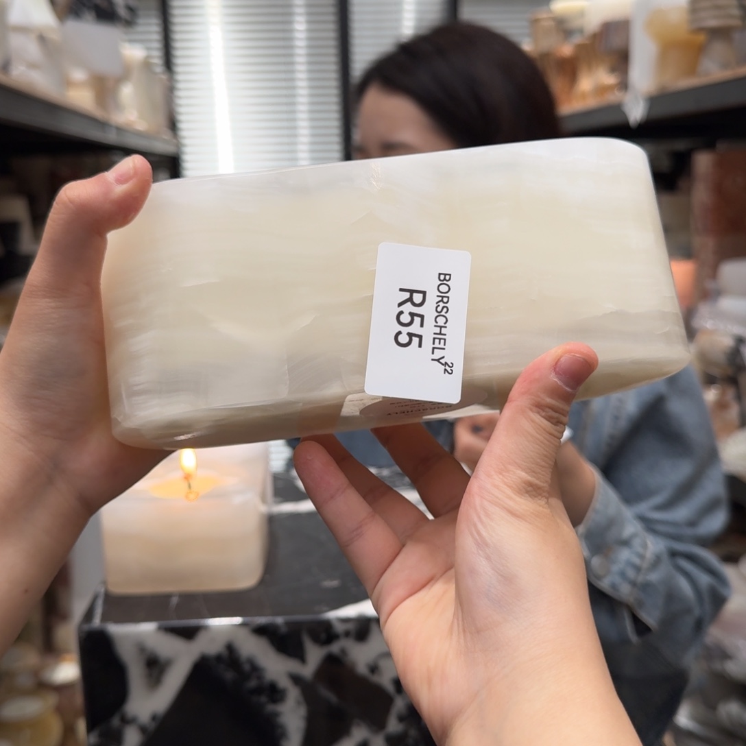 大理石R55。 两个亿。