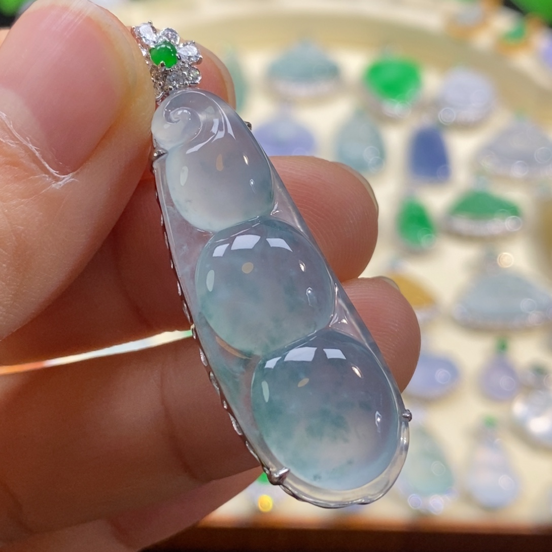 翡翠18K金镶嵌颈饰