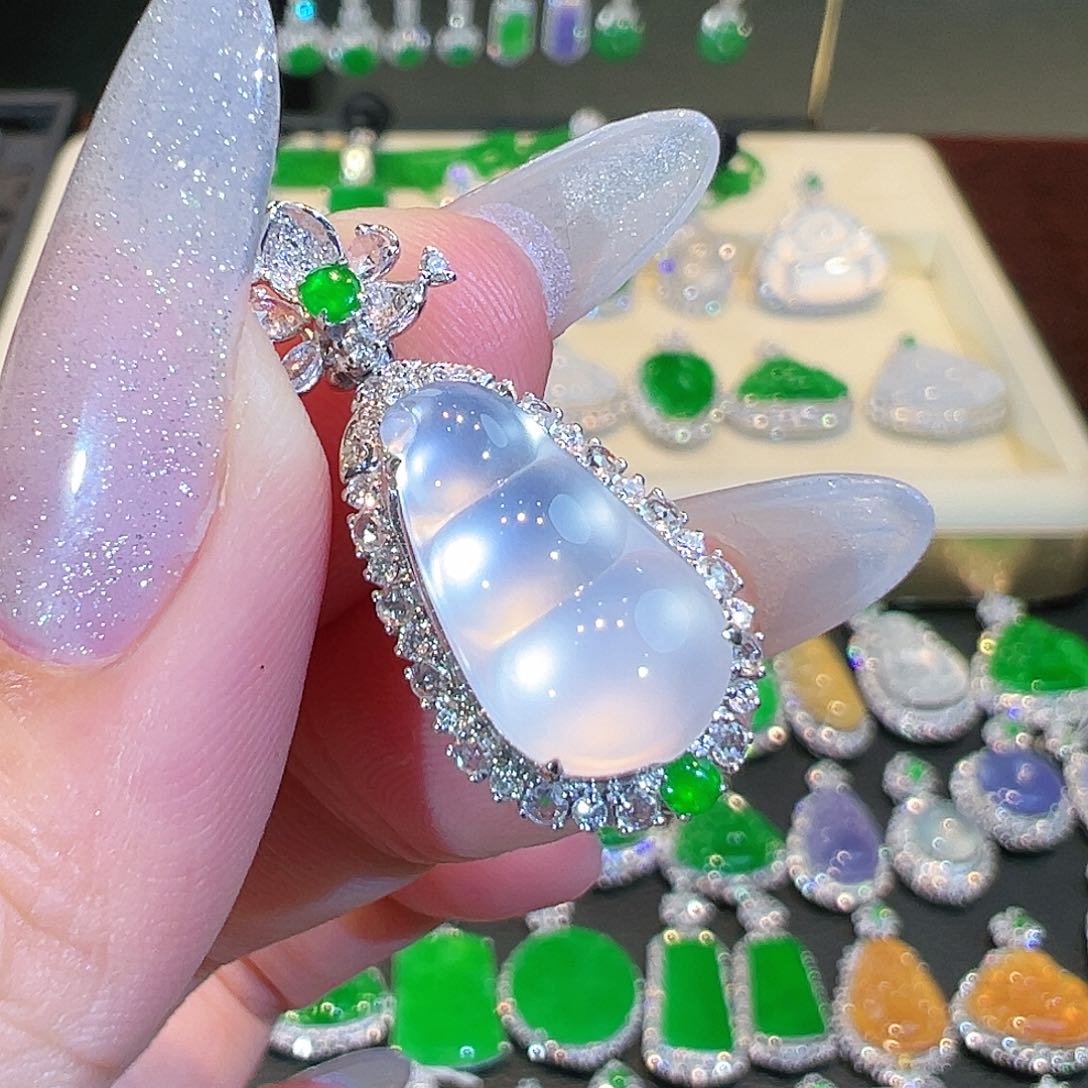 翡翠吊坠(不含链)18K金镶嵌翡翠