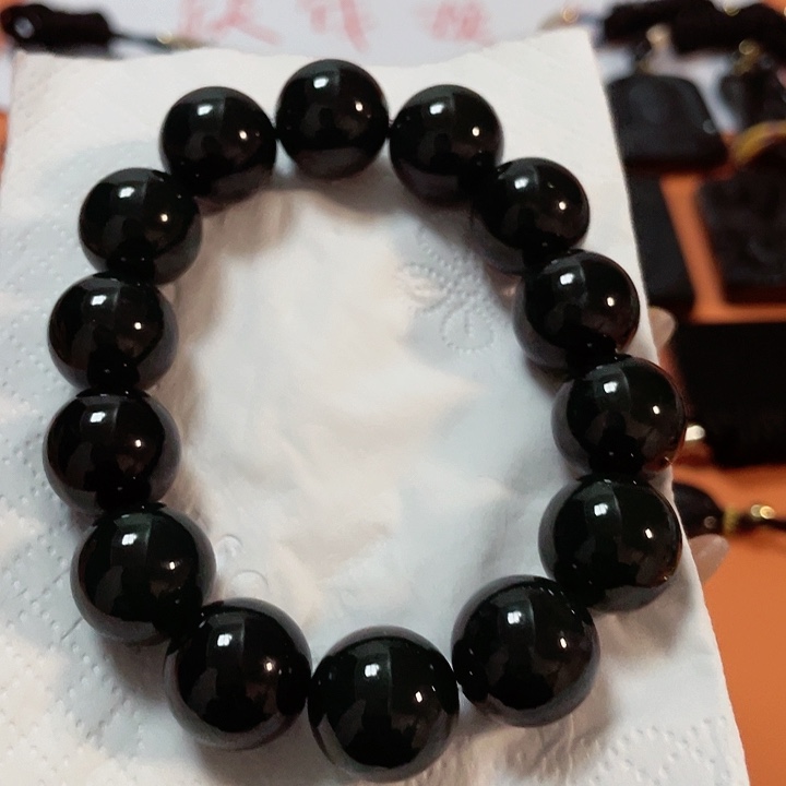 翡翠颈饰未镶嵌灵**读