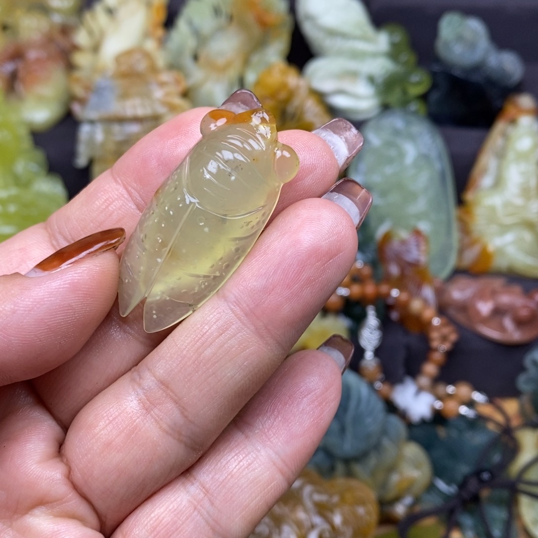 蛇纹石玉颈饰未镶嵌