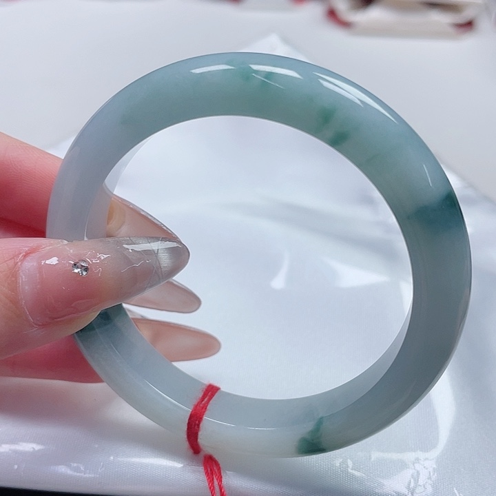 翡翠手镯未镶嵌缅甸