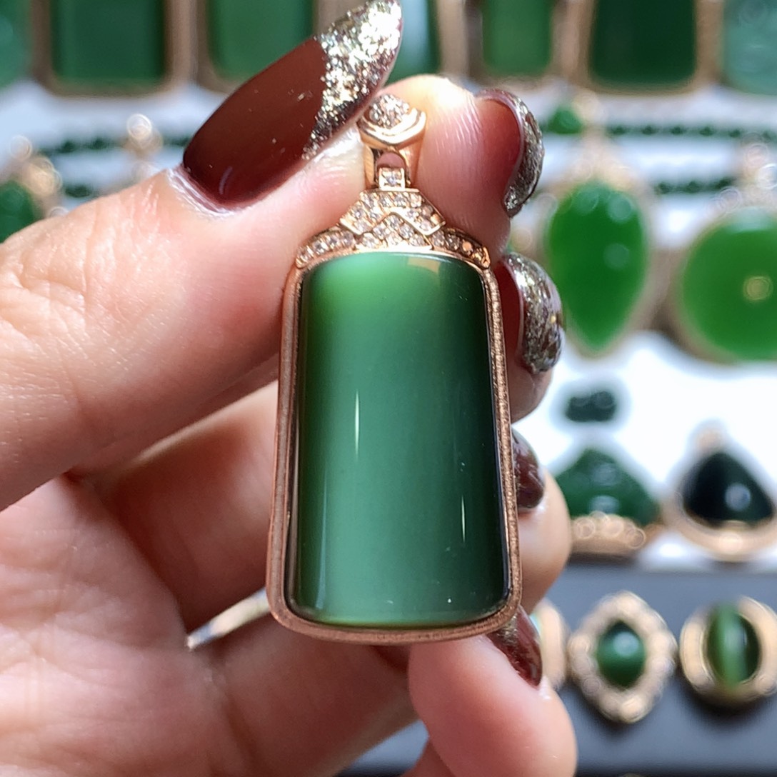 和田玉挂件18K金镶嵌
