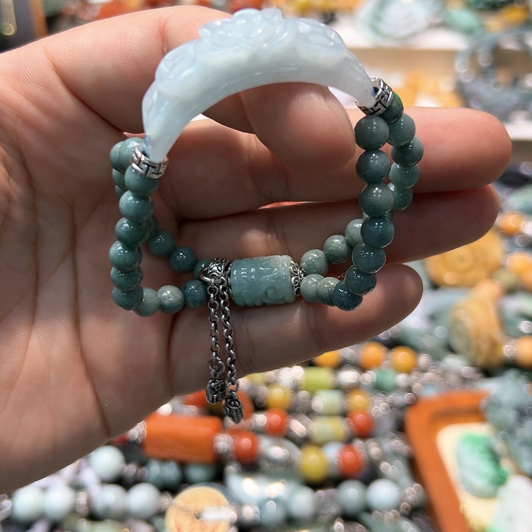 翡翠颈饰未镶嵌手串