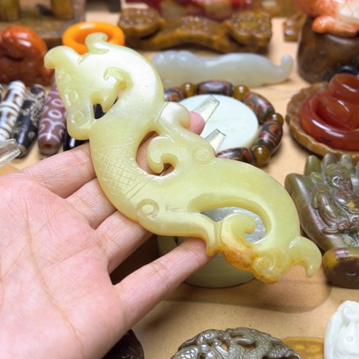 【闪购商品】蛇纹石玉颈饰未镶嵌