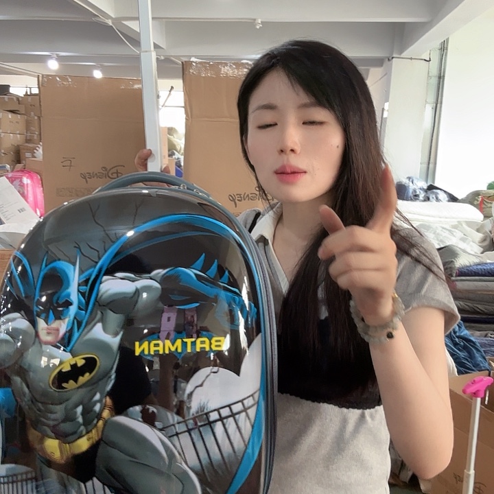 黑灰蝙蝠侠图案行李箱瑕疵