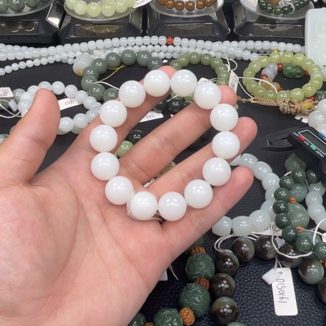 ^***^和田玉未镶嵌手链