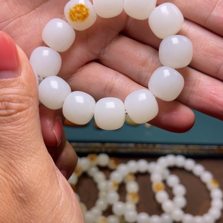 鸥***迹和田玉未镶嵌颈饰