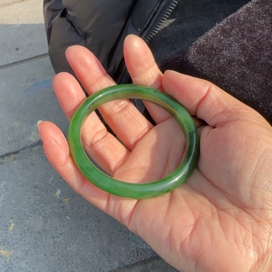 和田玉手镯未镶嵌56.3左右俄罗斯辣阳绿红皮老料