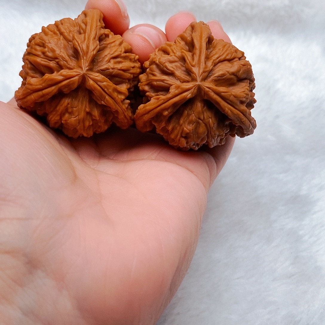 器***凡文玩核桃吊坠三棱