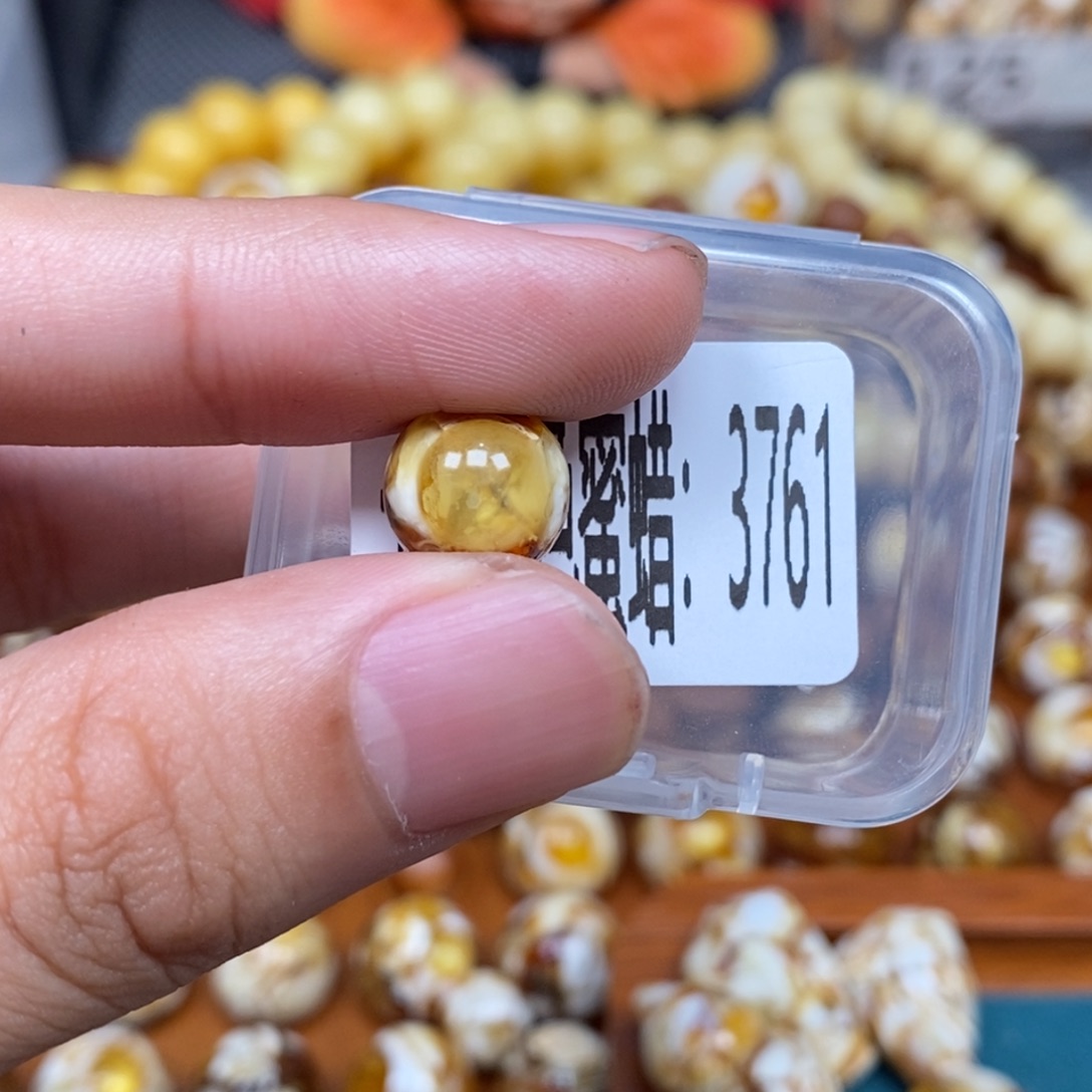 蜜蜡未镶嵌珠宝奇石3761