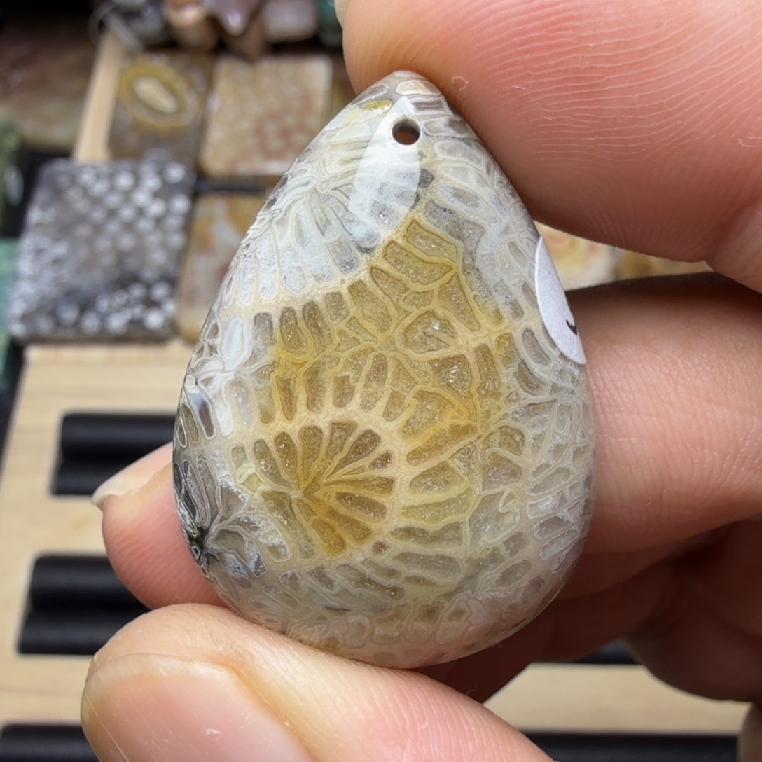 硅化玉未镶嵌纯天然色有机玉石保真色