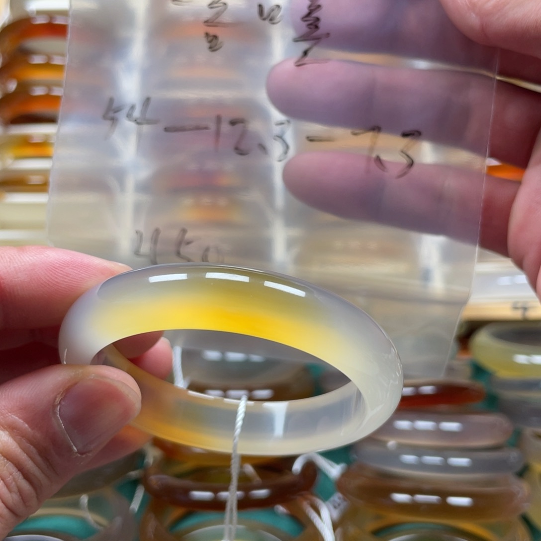 玛瑙/玉髓手镯未镶嵌嘻*