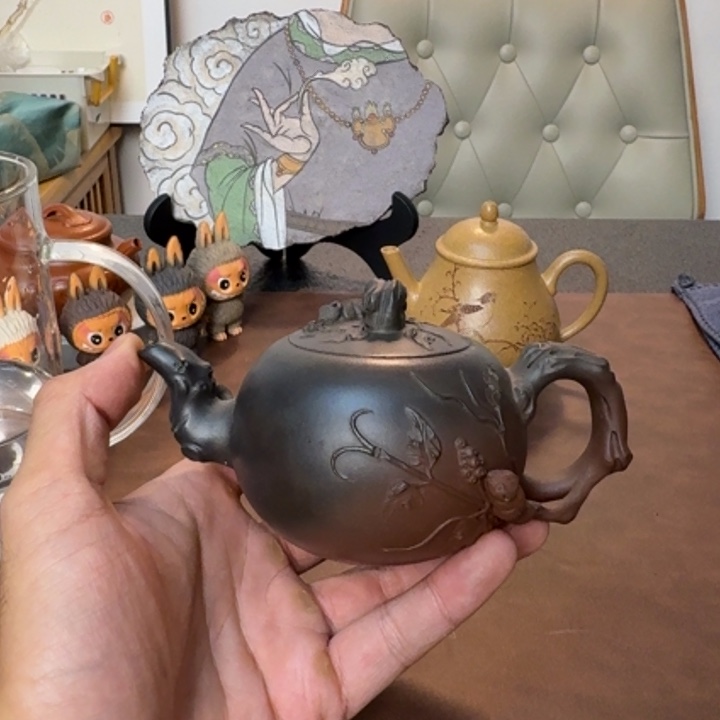 茶壶紫砂松鼠葡萄