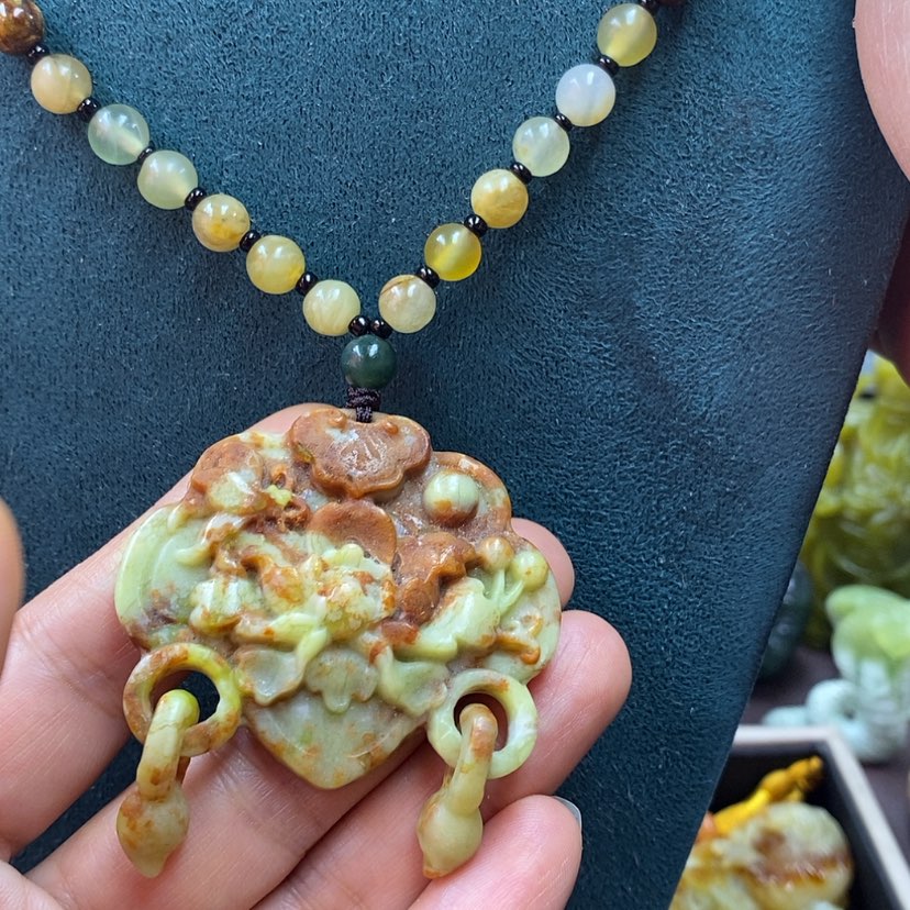 【闪购商品】蛇纹石玉吊坠未镶嵌