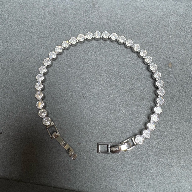 C110泡泡白手链百搭款气质优雅款