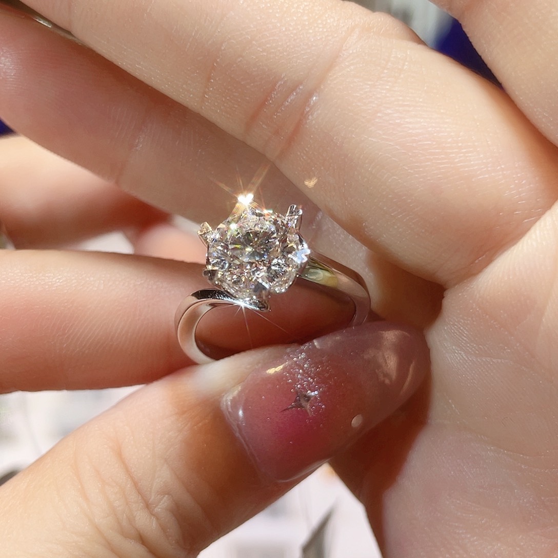 实验室培育钻石18K金镶嵌2.02D-E/VS，13