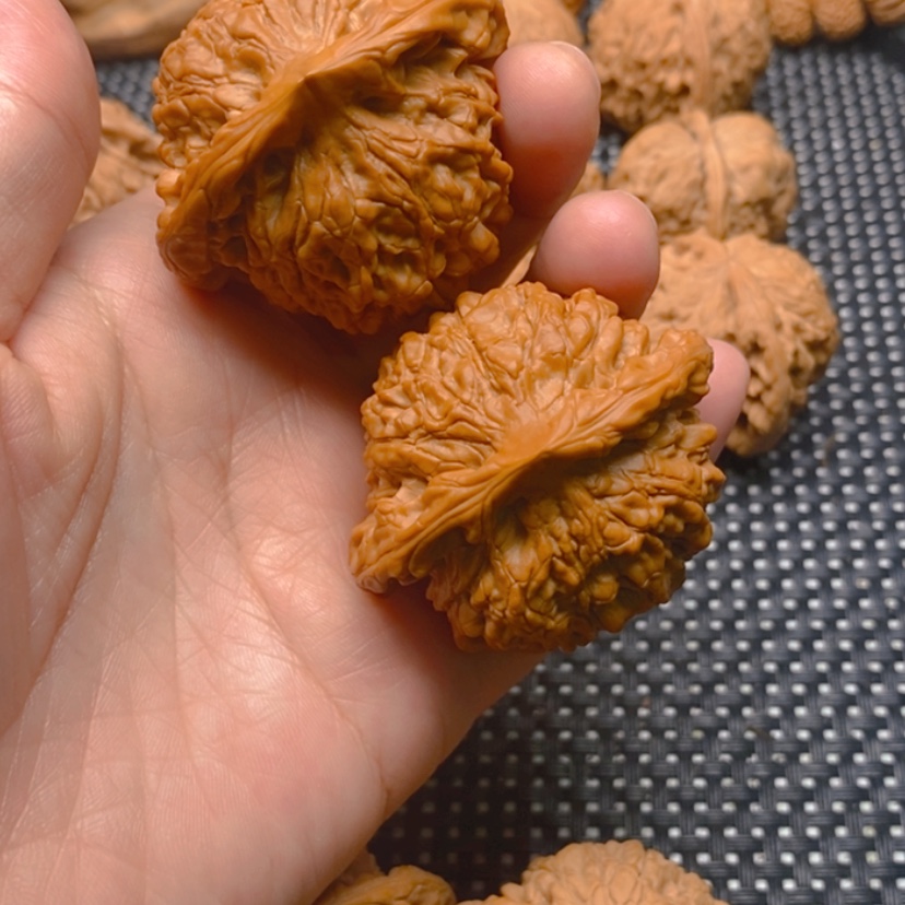 【闪购商品】文玩核桃吊坠想**面核桃